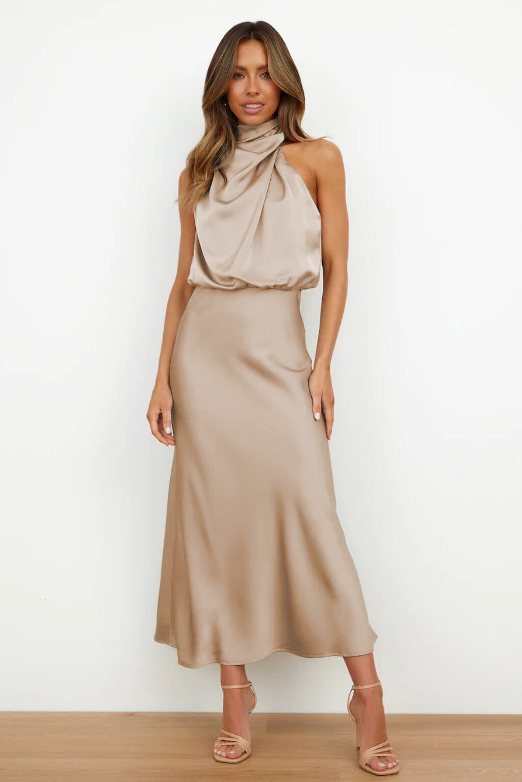 Valerie Long Satin Dress With American Neckline Vestido DRESS/ATELIER Champagne S 